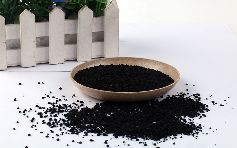 Activated carbon for amine purification