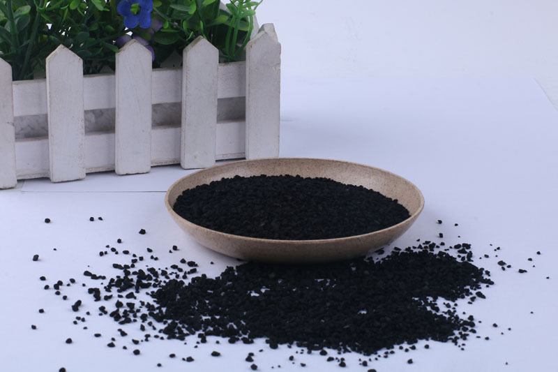 Activated carbon for amine purification
