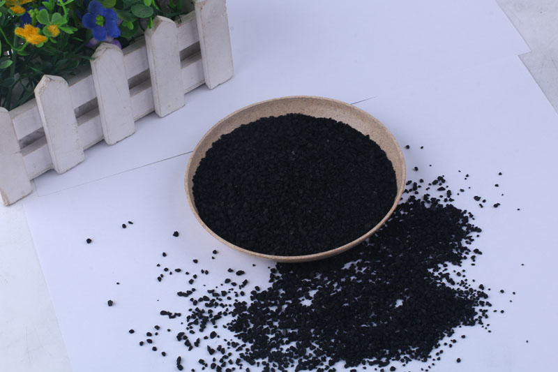 Activated carbon for amine purification