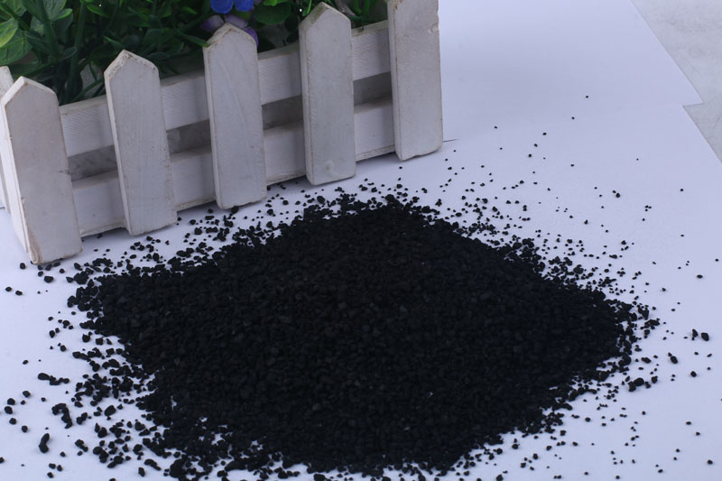 Activated carbon for amine purification