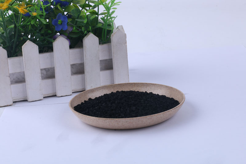Activated carbon for amine purification